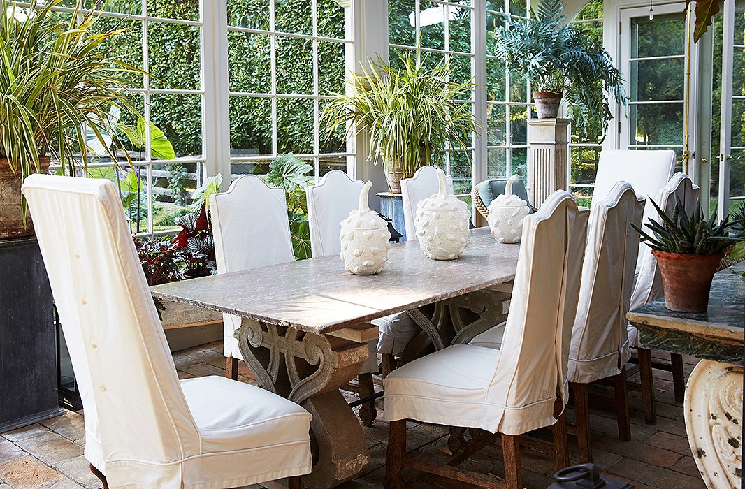 Outdoor dining table online decor